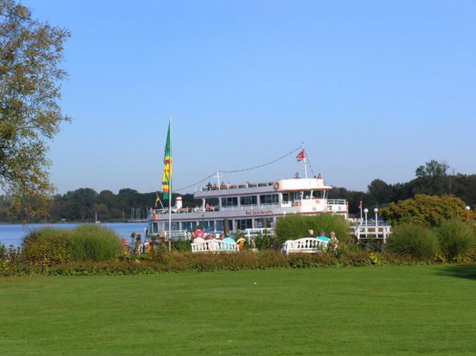 Ferienwohnungen Am Kurpark Бад-Цвишенан Экстерьер фото